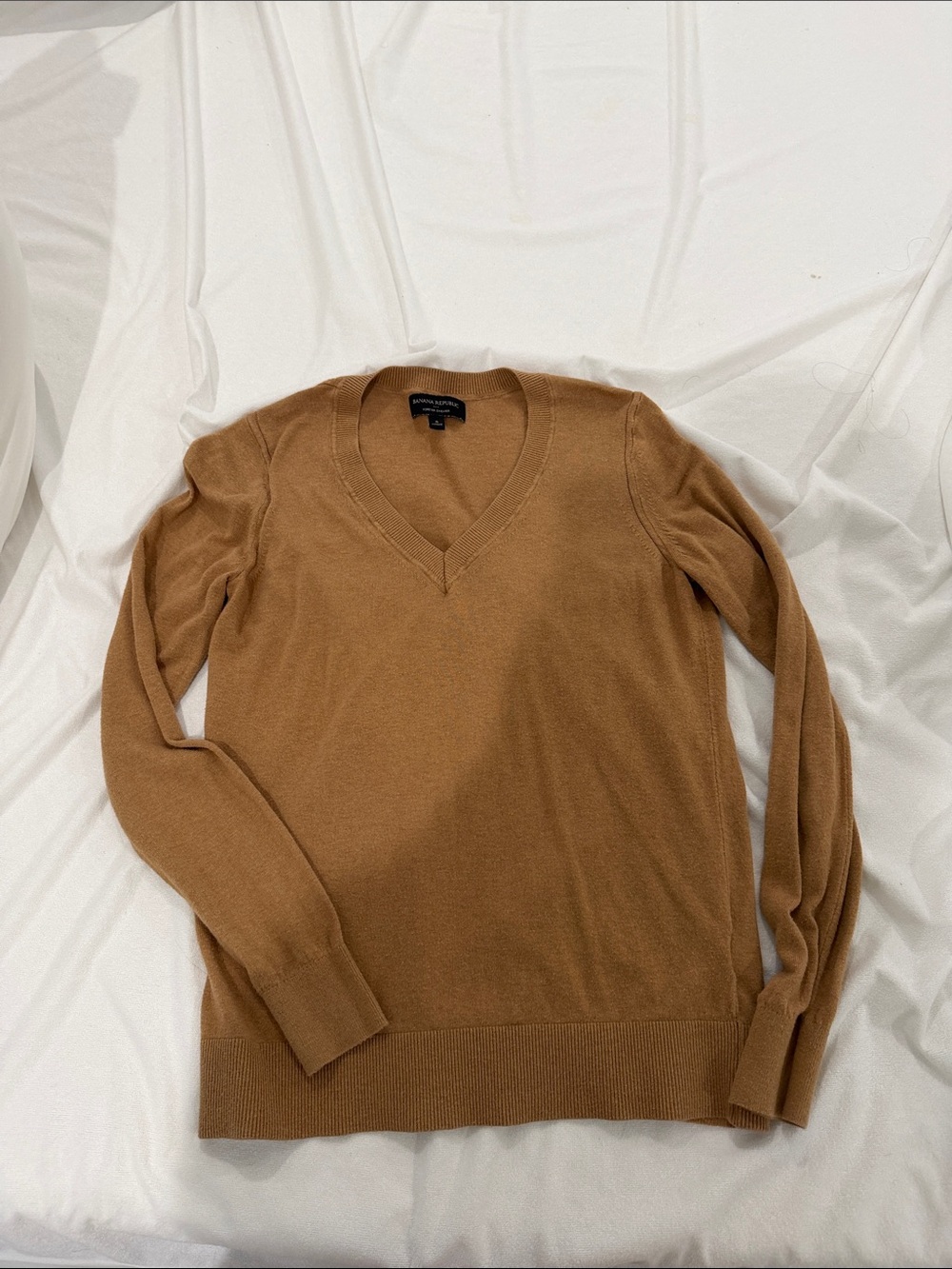 Banana Republic Men's V-Neck Sweater in Camel Brown